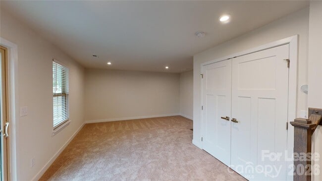 Building Photo - 104 Helm Ln