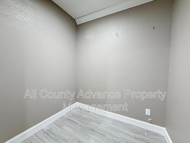 Building Photo - 1471 S Missouri Ave