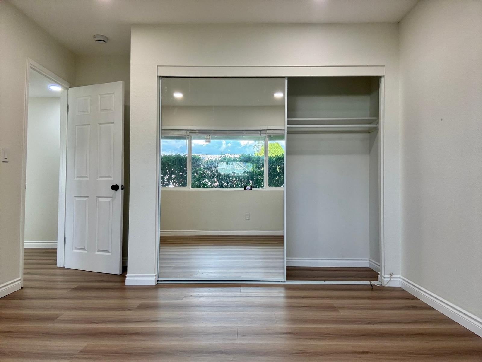 Building Photo - 251 E Heather St