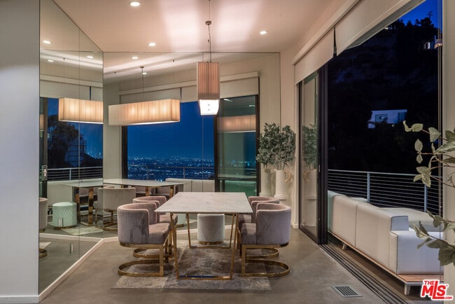 Building Photo - 8634 Franklin Ave