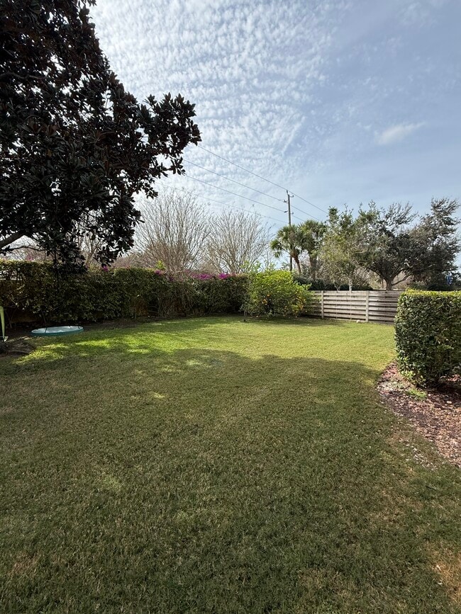 Building Photo - 5522 Eastwind Dr