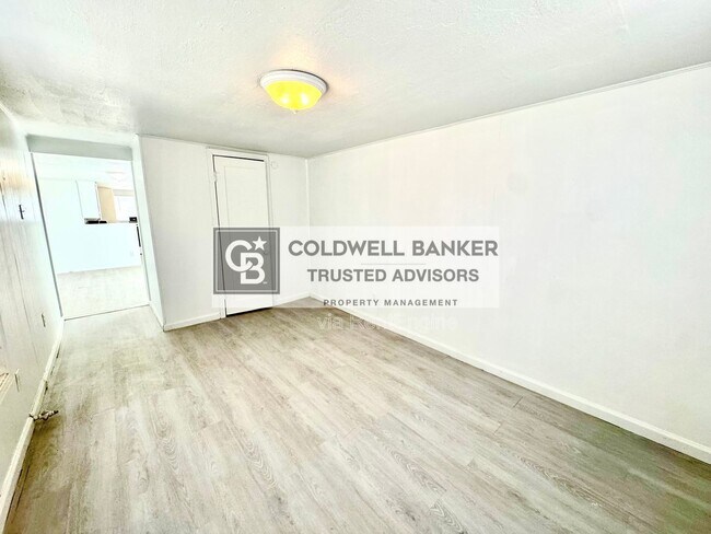 Building Photo - 2305 27th St