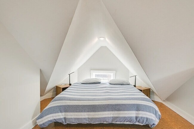 Building Photo - 44 Cottage St