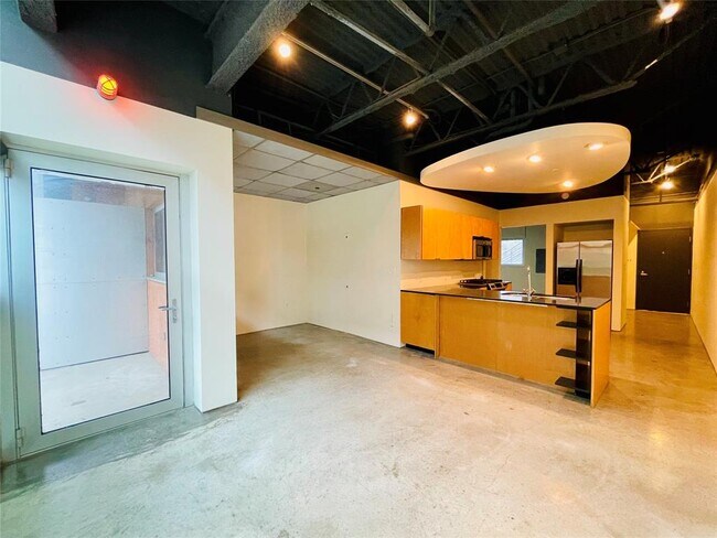 Building Photo - 601 Brushy St