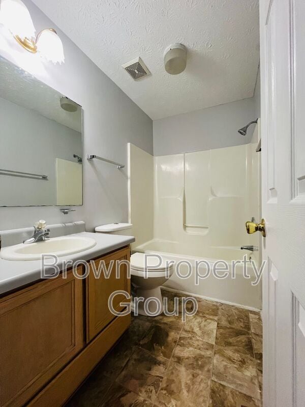 Building Photo - 121 Sprucepine Dr