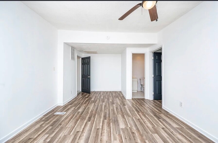 Building Photo - 1208 Louis Ln