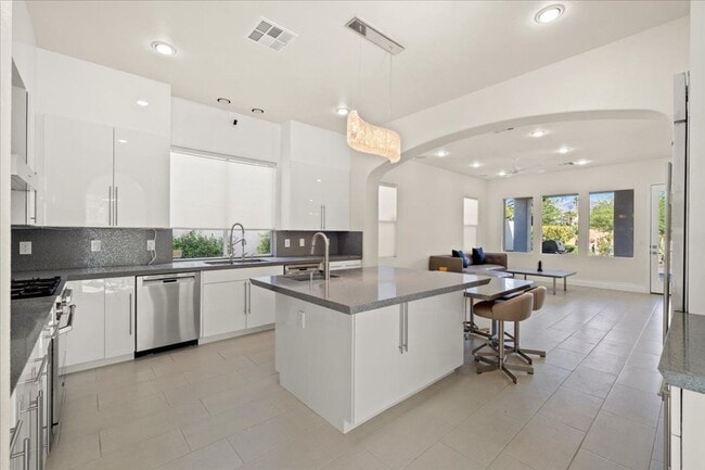 Building Photo - 3043 Red Springs Dr