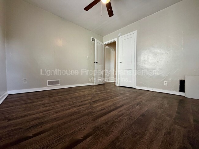 Building Photo - 2449 Hillside Dr NW