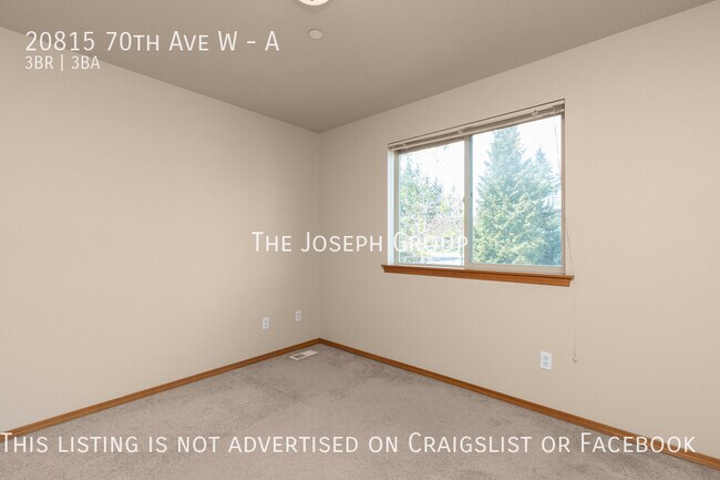 Building Photo - Sun-filled 3 bed/2.5 bath in Lynnwood!