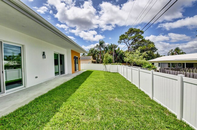 Building Photo - Single Family Home in Boca Raton