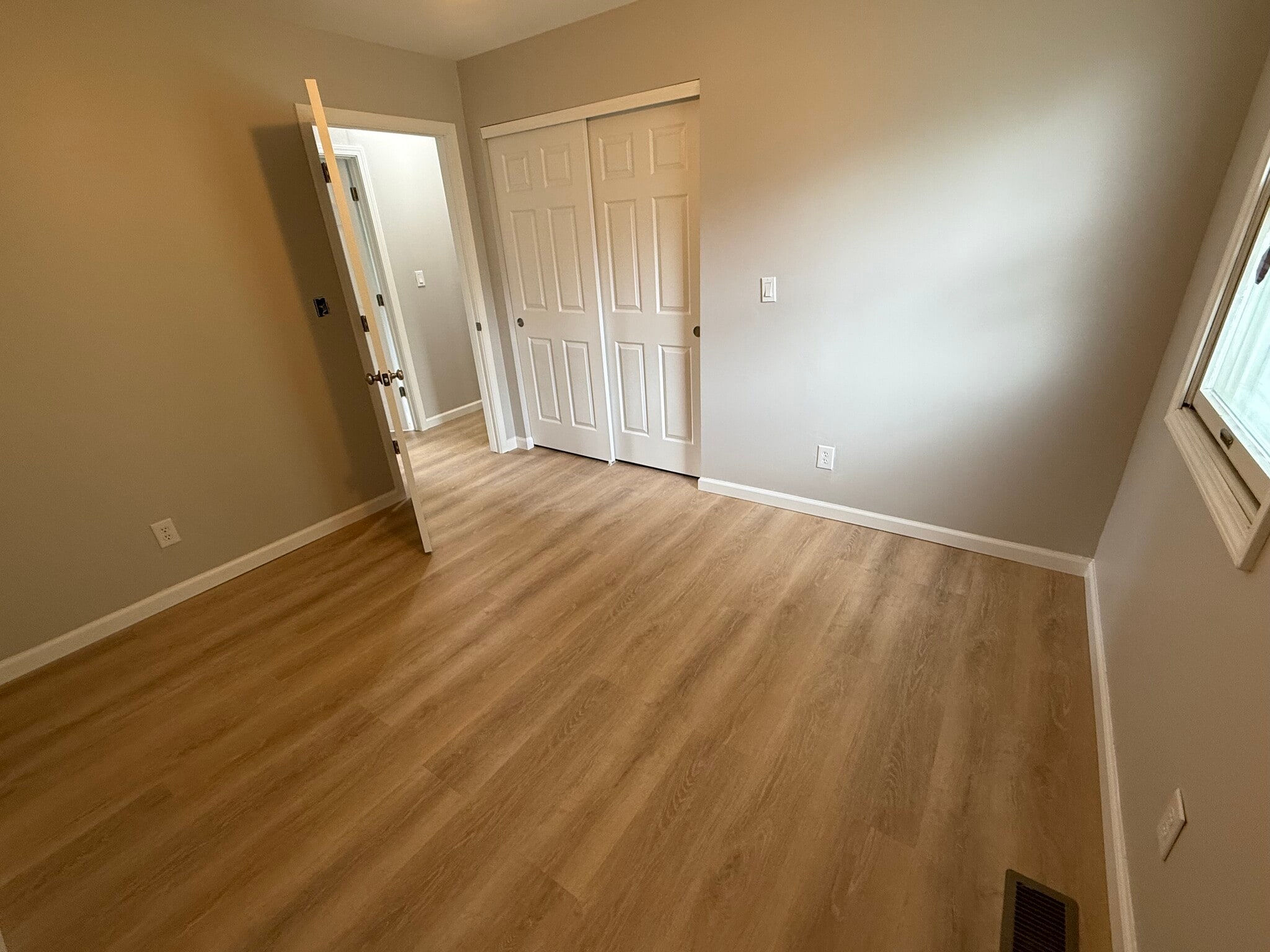 Building Photo - 663 Gibbard Ave