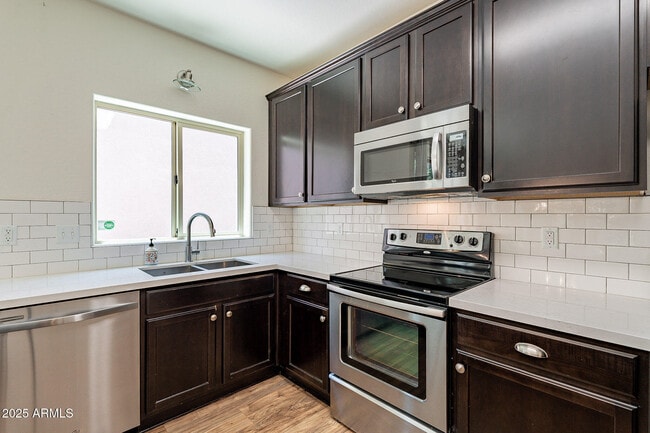 Building Photo - 1061 S Hawk Ln