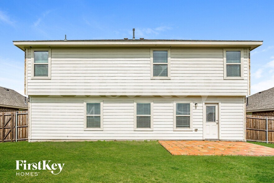 Building Photo - 223 Thoroughbred St