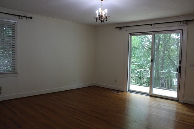 Building Photo - Spacious 4-Bedroom Home in Desirable Walnu...
