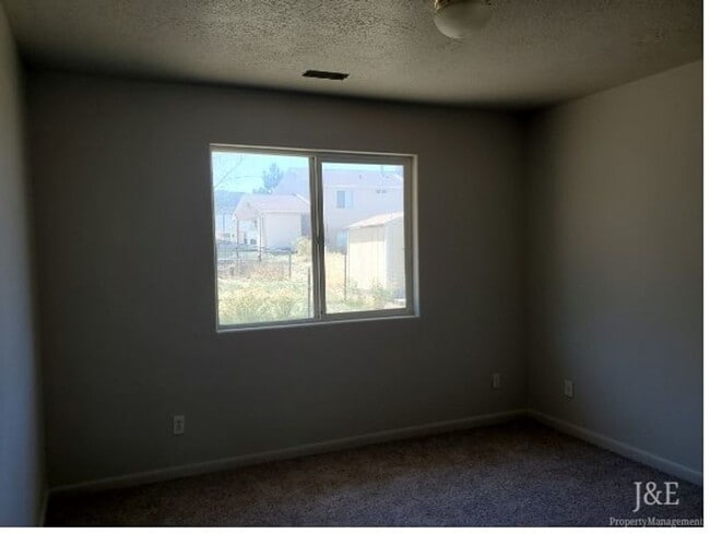 Building Photo - 98 W Robbers Roost Rd