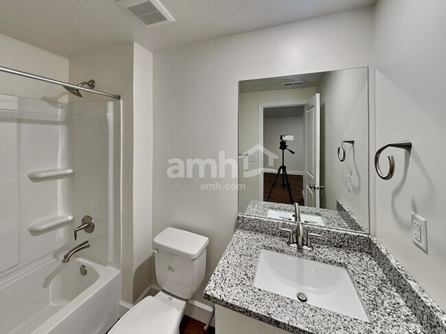 Building Photo - 3003 E S Village Dr