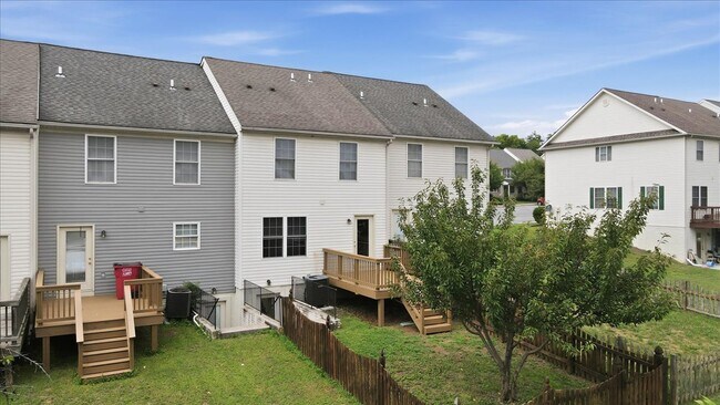 Building Photo - 32 Mabel Ln