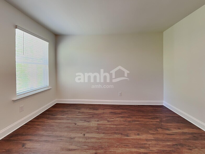 Building Photo - 617 Rivermist Dr