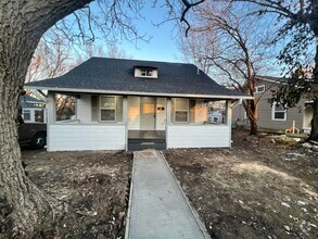 Building Photo - 3 Bed 2 Bath