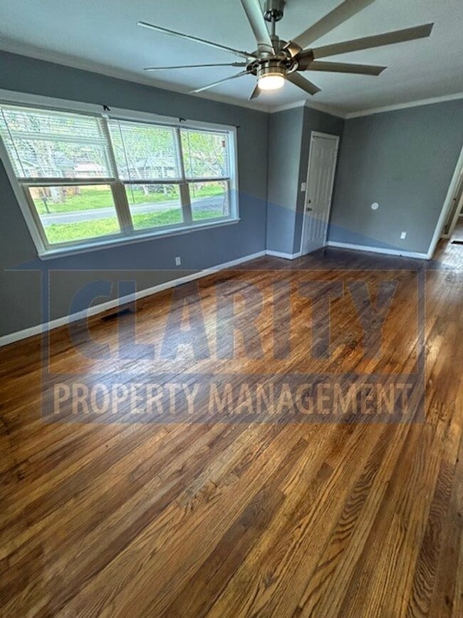 Building Photo - Centrally located 2 bed, two bathroom home!