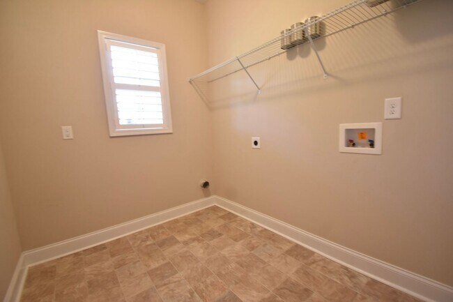 Building Photo - 4 Bedroom 2 Bathroom- Small Pets Considered