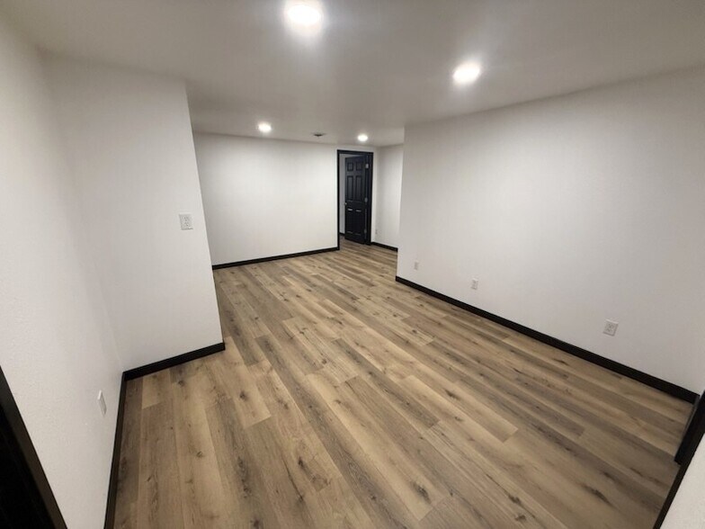 Building Photo - 1725 Elmwood Ln