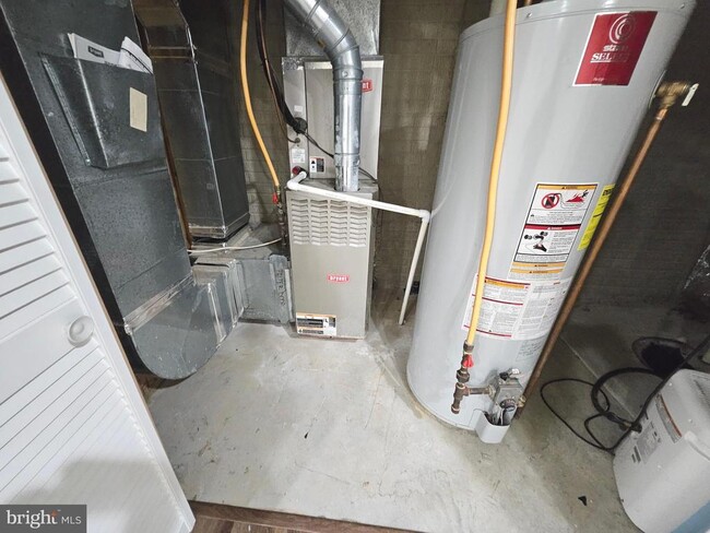 Building Photo - 261 Thomas Harmon Dr