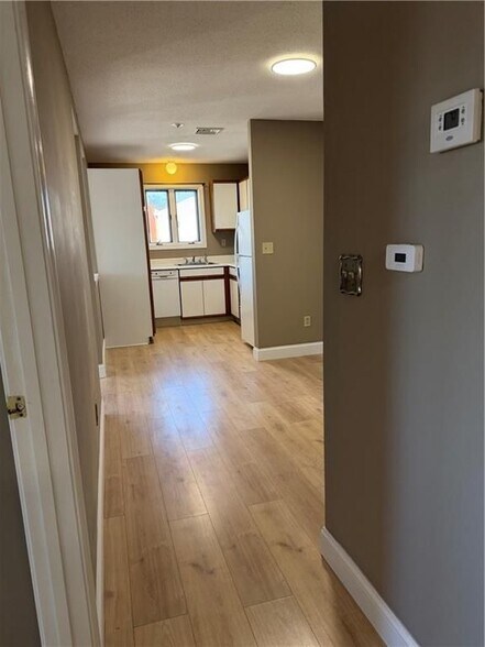 Building Photo - 724 Beverage Hill Ave