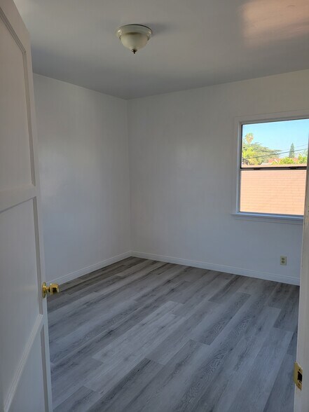 Building Photo - 2416 Flower St
