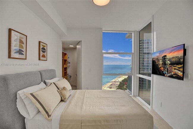 Building Photo - 18101 Collins Ave
