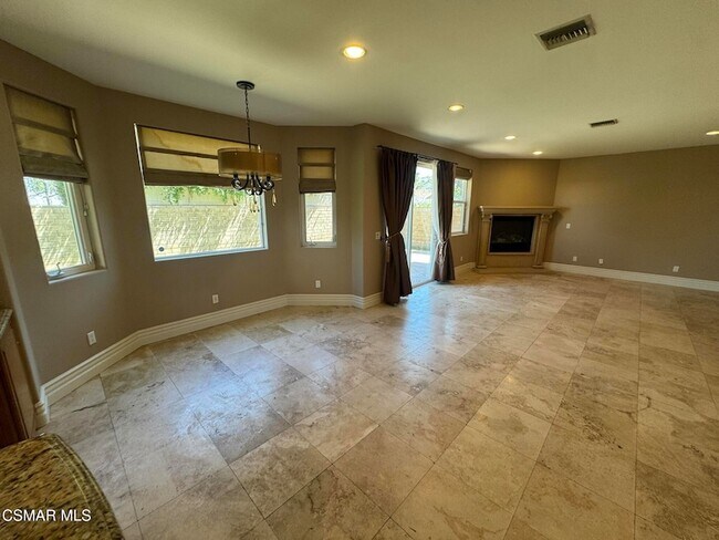 Building Photo - 4960 Chimineas Ave