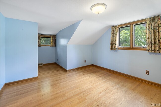 Building Photo - 444 Buckingham Ave