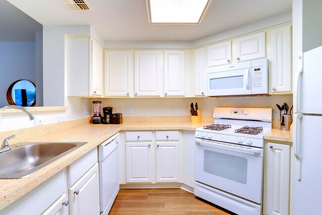 Building Photo - 901 N Pollard St