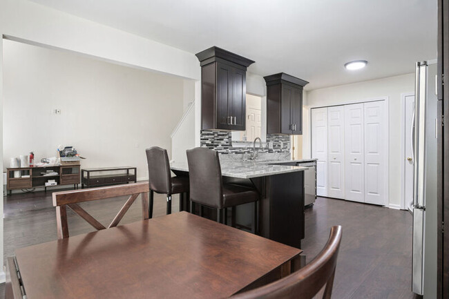 Building Photo - 2369 Charleston Pointe SE