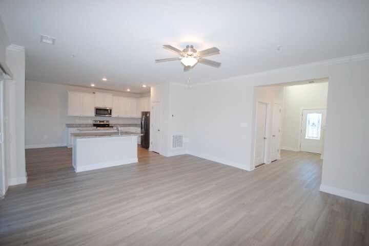 Building Photo - 10054 Roulette Dr