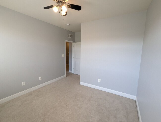 Building Photo - Ground level (two story) Condo in Westview South Community available early April!