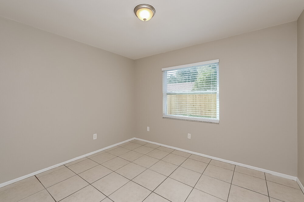 Building Photo - 908 Pine Ridge Cir E