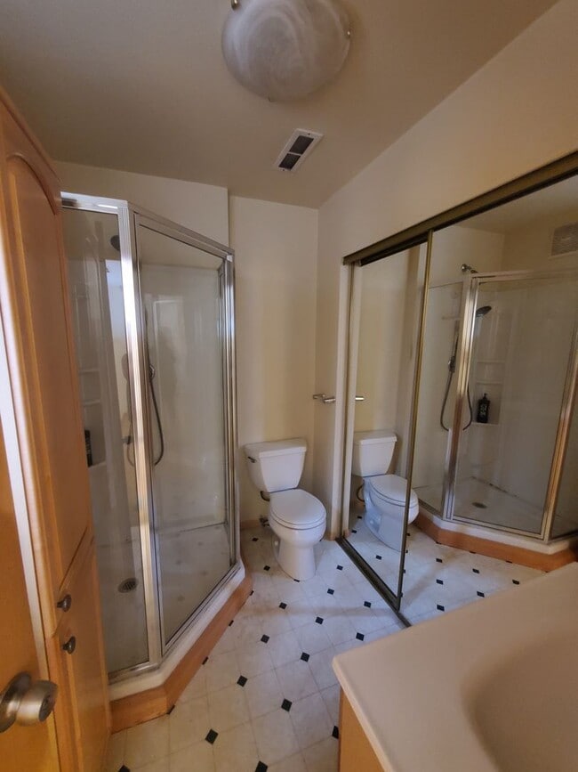 Building Photo - **Apply by 10/15 for 2 Weeks Free Rent** K...