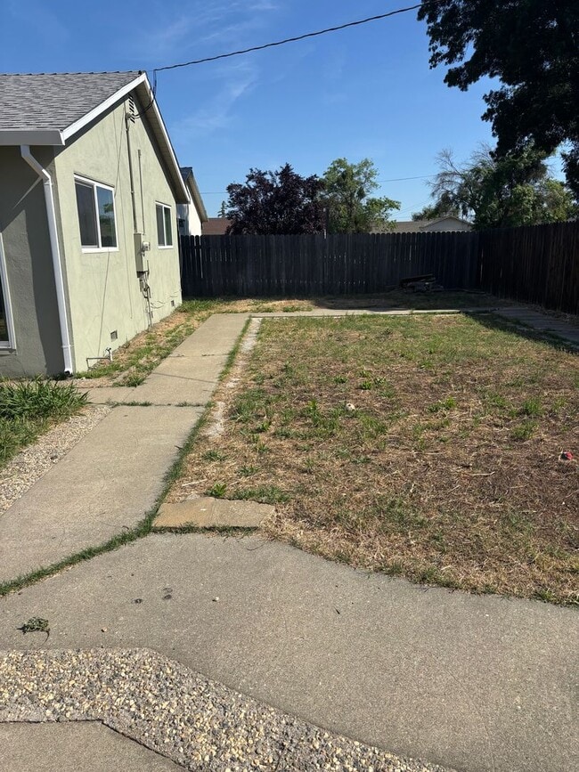 Building Photo - 3 B/D 2 B/A HOUSE IN MARYSVILLE AVAILABLE NOW