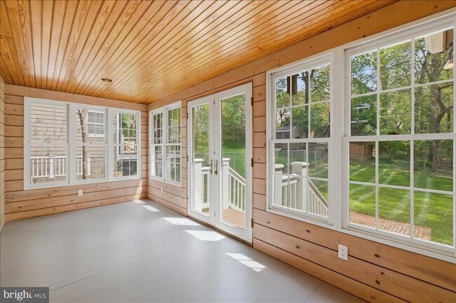 Building Photo - 5736 8th Rd N