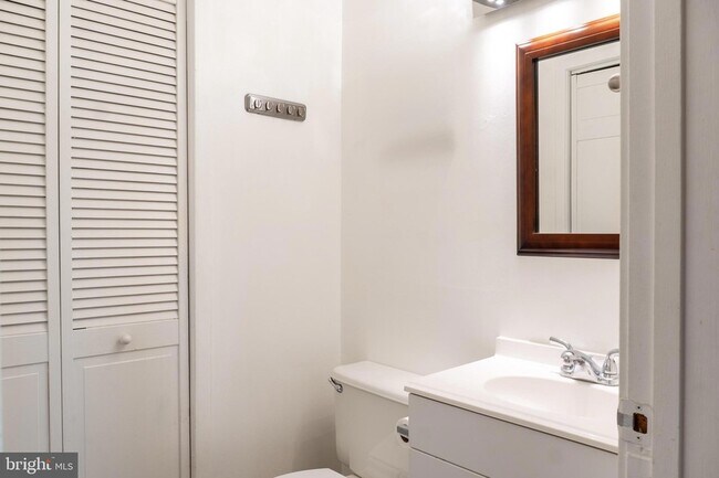 Building Photo - 9804 Hellingly Pl