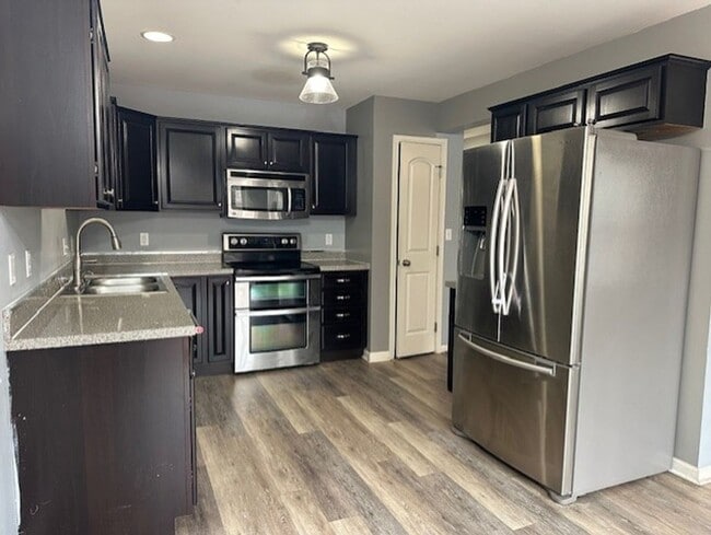 Building Photo - 6402 Creekbend Dr