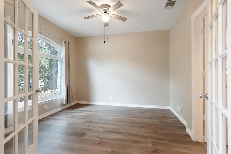 Building Photo - 5042 Cleves St