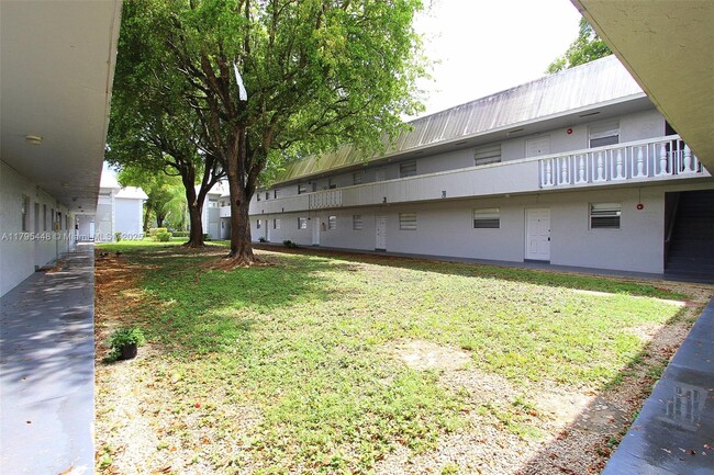 Building Photo - 17255 SW 95th Ave