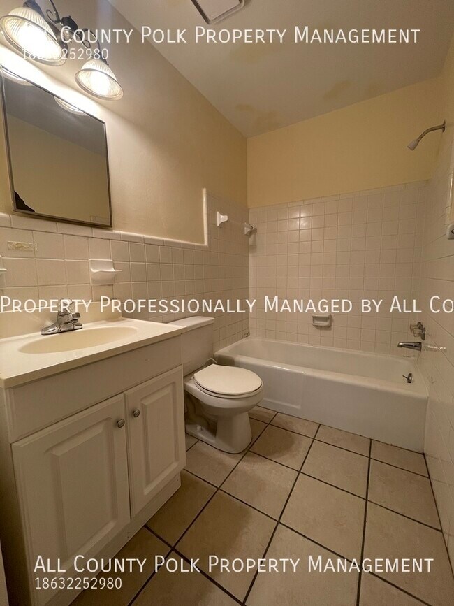 Building Photo - Fantastic 2 Bedroom Duplex in Lakeland,  R...