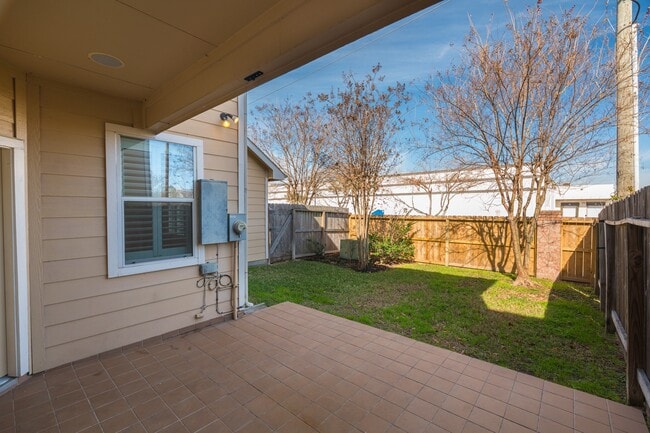 Building Photo - 14310 Silver Hollow Ln