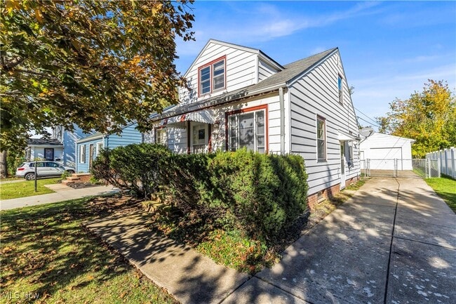 Building Photo - 1487 E 193rd St