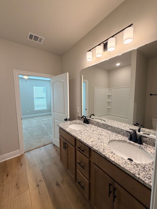 Building Photo - 816 Venecia Dr