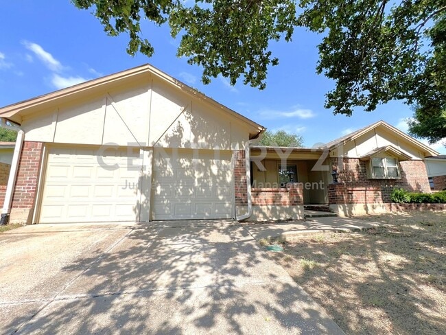 Primary Photo - Beautifully Maintained 3/2/2 in Bedford!
