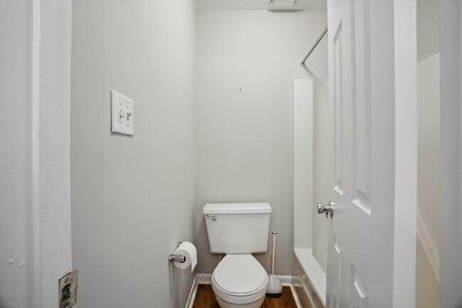 Building Photo - 909 Westwind Pl